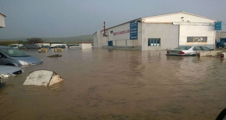 Μούδρος: Πνίγηκαν ζώα, πλημμύρισαν μαγαζιά και σπίτια  μετά τη χθεσινή νεροποντή (photos)