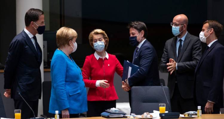 Θρίλερ στις Βρυξέλλες: Τρίτη ημέρα διαπραγματεύσεων στη Σύνοδο Κορυφής για το Ταμείο Ανάκαμψης