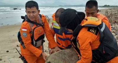 Τσουνάμι στην Ινδονησία: Εθελοντές διέσωσαν δεκάδες θαλάσσιες χελώνες που είχαν ξεβραστεί στη στεριά
