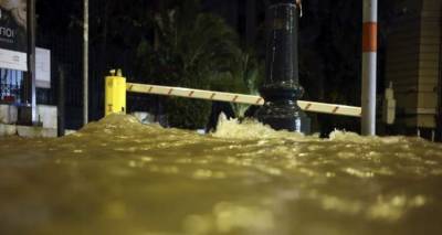 Σοβαρά προβλήματα από τη βροχή στην Αττική | Πλημμύρες και εγκλωβισμοί σε ΙΧ (photos)