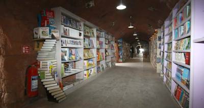 Τούρκοι χειριστές απορριμματοφόρων άνοιξαν βιβλιοθήκη με τα βιβλία που πετούν άλλοι στα σκουπίδια