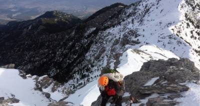 Θρίλερ με 2 ορειβάτες στον Όλυμπο: Τους πλάκωσε χιονοστιβάδα | Ανασύρθηκαν χωρίς τις αισθήσεις τους