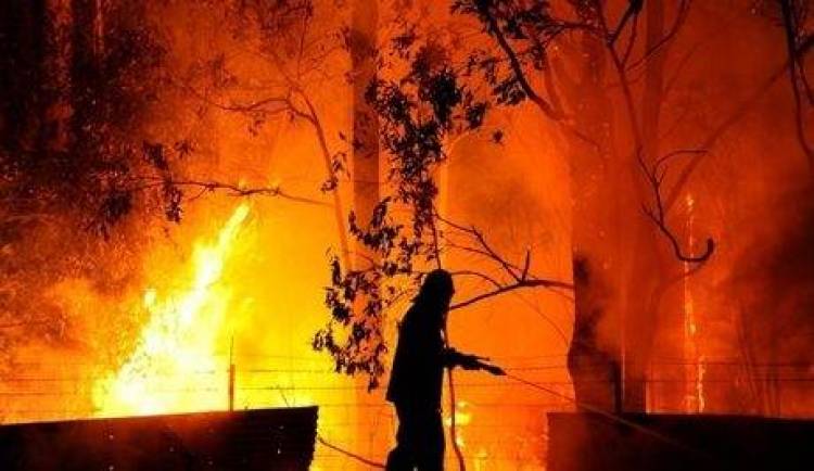 Μεγάλες πυρκαγιές μαίνονται στη νοτιοανατολική Αυστραλία