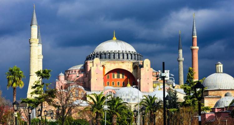 Σήμερα πιθανότατα η απόφαση για την Αγία Σοφία: «Νομική ανάγκη» να ανοίξει ως τζαμί, λέει ο Τούρκος υπ. Δικαιοσύνης