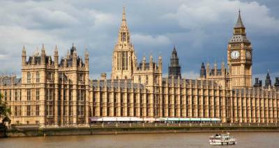 Το βρετανικό κοινοβούλιο αποφασίζει σήμερα για εκλογές