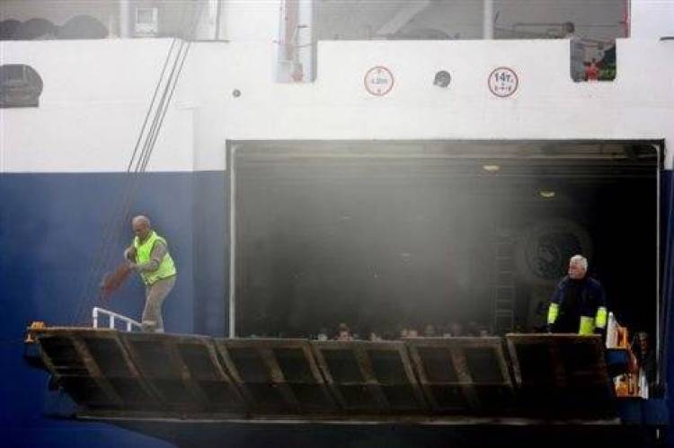 ΝΕΛ το μεγαλείο σου! Επιστρέφει στο λιμάνι του Πειραιά το πλοίο «Μυτιλήνη» λόγω βλάβης