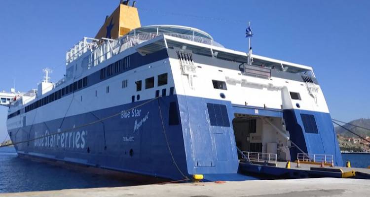 «Με χαλασμένη μια κύρια μηχανή κινείται το Blue Star Mykonos» καταγγέλει το ΚΚΕ