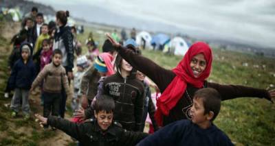 Guardian: Ενας μέσα, ένας έξω -Η απλοϊκή απάντηση της ΕΕ στην προσφυγική κρίση